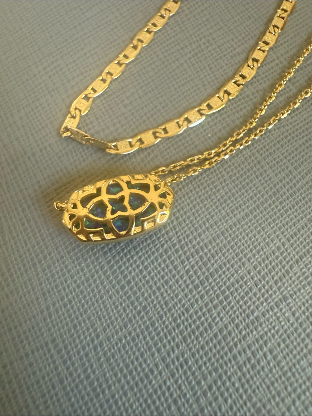 Kendra Scott Elisa Multi Strand
Gold Pendant Necklace In
Ocean Blue Opal - Picture 5 of 7